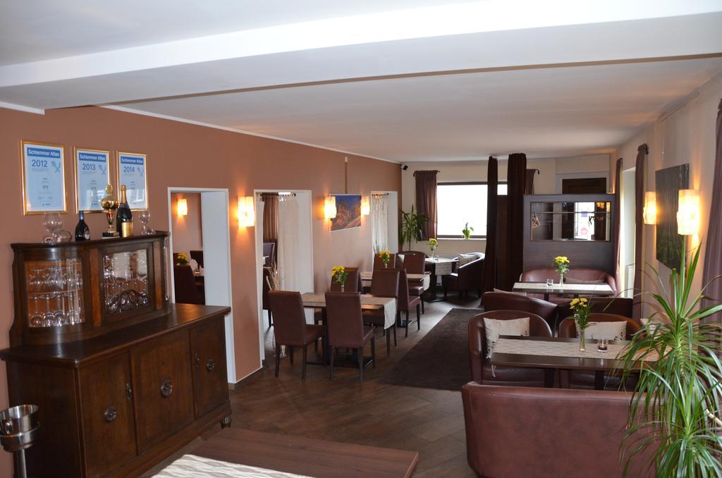 Lukas Restaurant Hotel Lounge Bar Schwarzheide Exterior foto